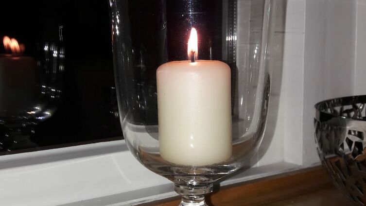 Kerze im Fenster