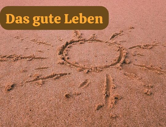 Sonne in den Sand gemalt