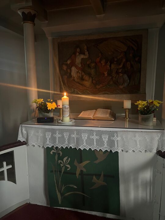 Die Vielesind1 Kerze leuchtet in der Schifferkirche. Welch ein berührender Ausflug! 