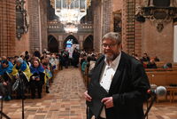 <a href="/nachrichten/artikel/nachricht/ukrainer-kurden-und-juden-gemeinsam-mahnwache-mit-friedensgebet-im-schleswiger-dom.html" target="_self">Ukrainer, Kurden und Juden gemeinsam: Mahnwache mit Friedensgebet im Schleswiger Dom </a>