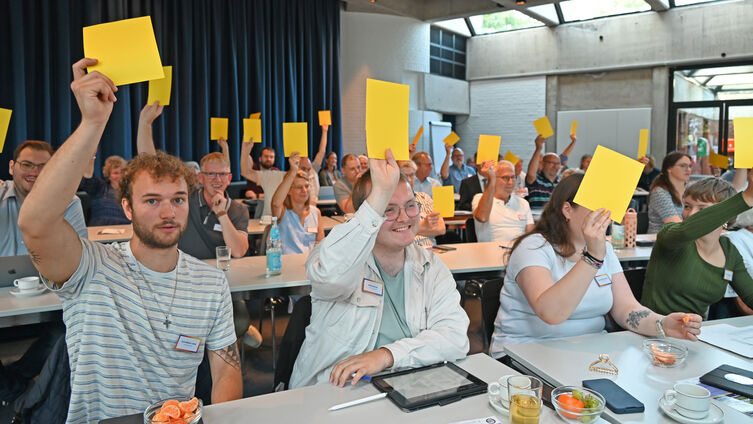 Kirchenkreissynode mit Konzept für Konfi-und Jugendarbeit (Foto: Ahrens)
