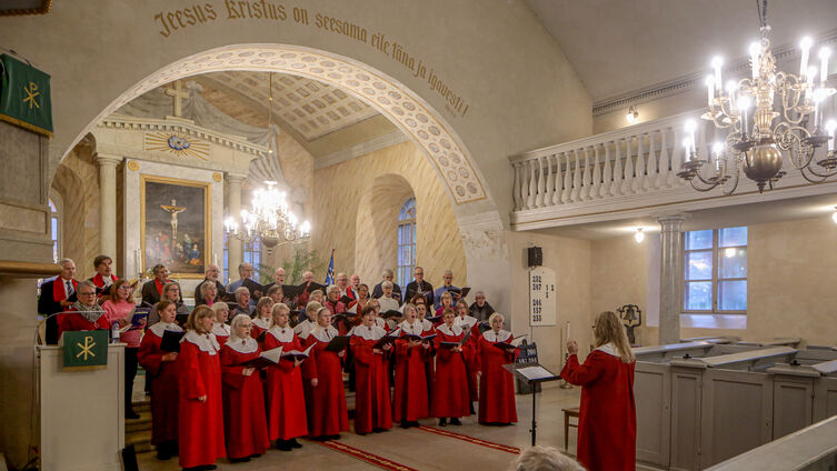 Die Kantorei Flensburg-St.-Jürgen gibt mit dem Sauer-Chor ein Konzert in der Laurentius-Kirche in Kuressaare
