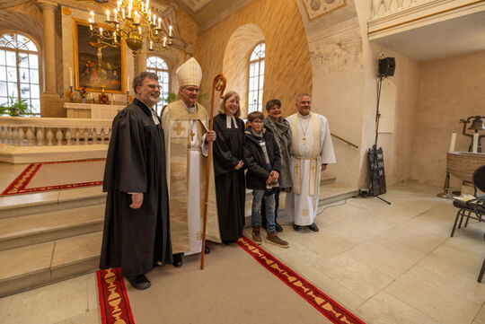 Pastorin Silke Nicoline Hansen und Pastor Hanno Jöhnk bei der Einführung von Anti Toplaan als Bischof und von Rneé Reinsoo als Propst des Kirchenkreises Saarte (Foto: Illimar Toomet)