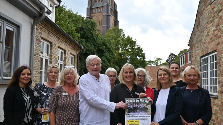 Ein Tem von Zonta Schleswig e.V., Diakonischem Werk sowie Förderverein und der Internationalen Chorakademie machen gemeinsame Sache für den neuen HIlfsfonds Foto: Ahrens