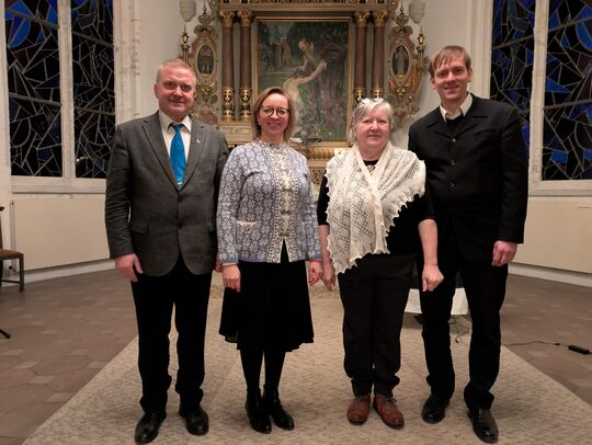 René Reinsoo, Kristi Saar, Aive Bruhn, Karlis Saar sind zu Besuch im Kirchenkreis SL-FL im Frühjahr 2025 – hier nach einem von ihnen gegebenen Konzert in der St. Jürgen-Kirche in Flensburg