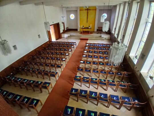 Kirchsaal in Erwartung