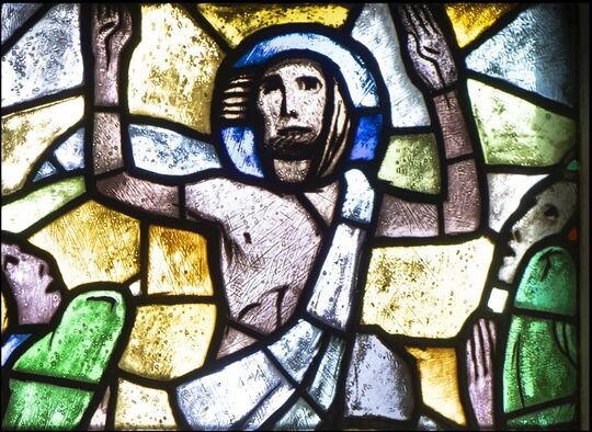 Kirchenfenster mit Auferstandenem