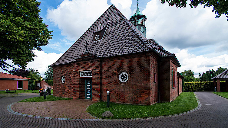 Web Kirche aussen 01 Web Kirche aussen 01