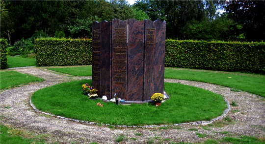 Stele auf dem Friedhof