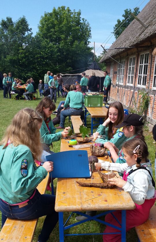 Buntes Programm vor dem Marxenhaus