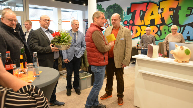 Ehrenamtliche bei der Eröffnung der Tafel Süderbrarup am neuen Standort / Foto: Kapitzke