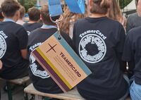 <a href="/nachrichten/artikel/nachricht/teamercard-woche-im-konficamp-neukirchen-20-neue-teamer-voller-power-fuer-die-jugendarbeit-1.html" target="_self">Teamercard-Woche im Konficamp Neukirchen: 20 neue Teamer voller Power für die Jugendarbeit</a>