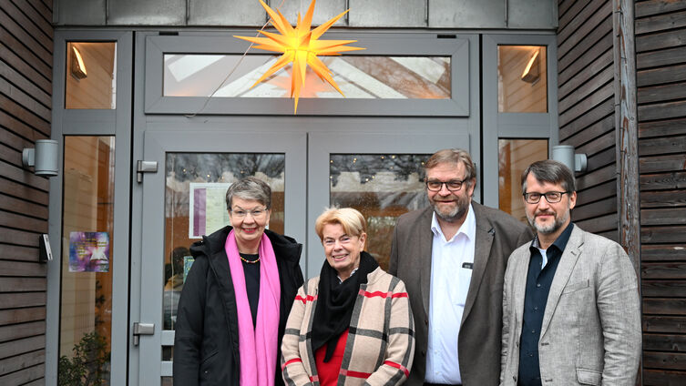 Landesbischöfin Kristina Kühnbaum-Schmidt, Präses der Nordkirchensynode Ulrike Hillmann, Propst Helgo Jacobs und Mathias Lenz aus dem Vorstand des nordkirchlichen Zukunftsprozesses (Foto: Ahrens)