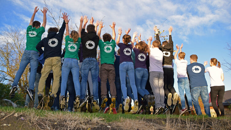 Konficamp Teamer springen vor Freude Forderverein gegrundet Foto Ina Hansen Gehrke