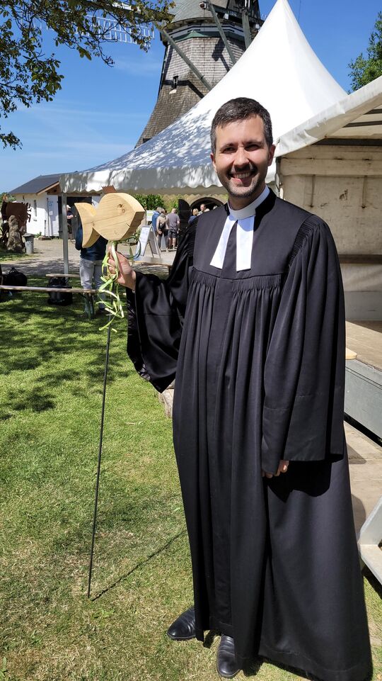 Pastor Dr. Behr