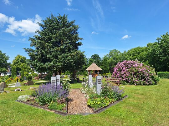 Staudenstele - Gemeinschaftsgrabanlage
