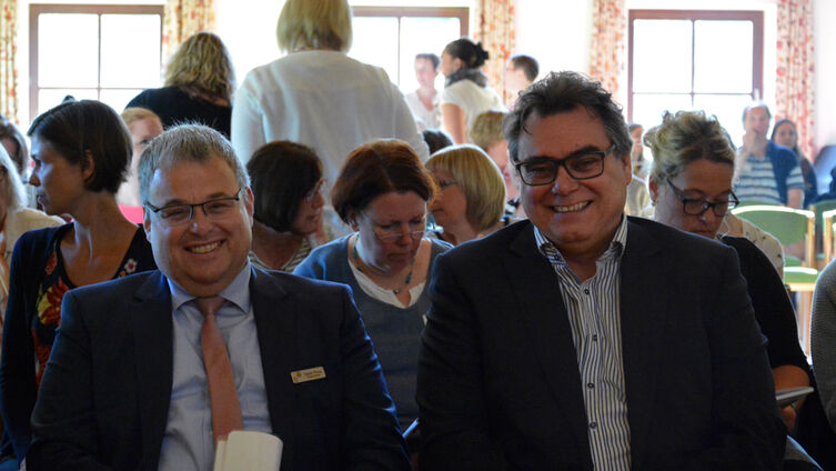 Li Burgermeister Ploog und Gerd Nielsen Leiter Kitawerk Foto Pfaff