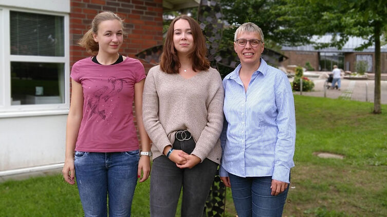 Pastorin Wierk mit Teamerinnen