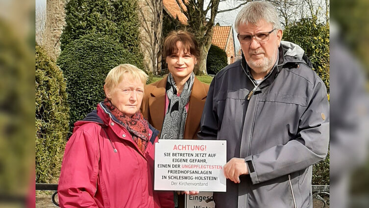 Heidi Jensen-Claussen, Pastorin Ulrike Joos und Helmut Fehlau, Vorsitzender des Kirchengemeinderates (Foto: Jörg Jeske)