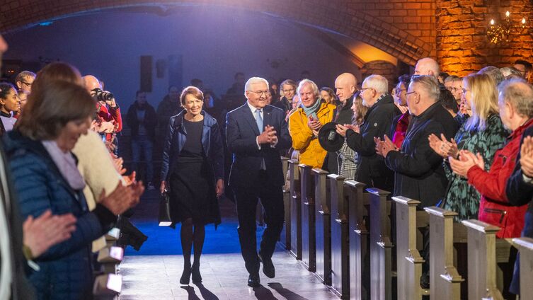 Bundespräsident Frank-Walter Steinmeier und Elke Büdenbender in der Flensburger St. Nikolai-Kirche | Foto: Nolte
