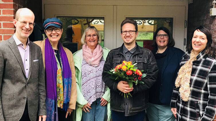 vlnr: Pastor Tobias Drömann, Pastorin Dorthe Kallasch-Raunig, Kirsten Braun aus dem Kirchengemeinderat, Thomas Droemert, Indra Urban und Katja Bär vom Kita-Werk