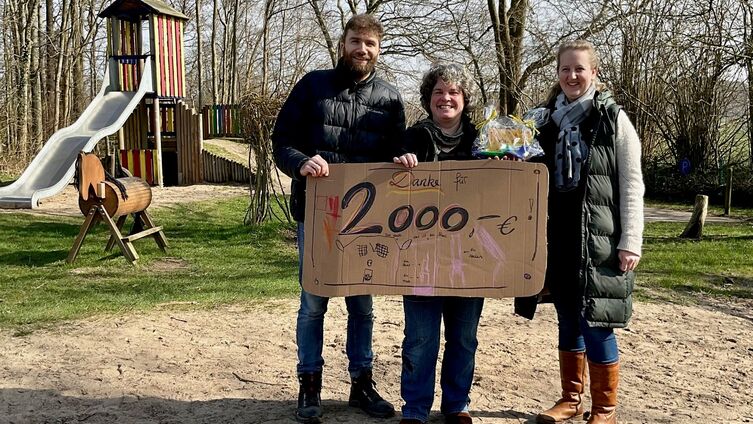 Lorenz Geßner (Kita-Team), Angelika Harant (Kita-Leitung), Claudia Witt (Vfl Thorstein Taarstedt)
